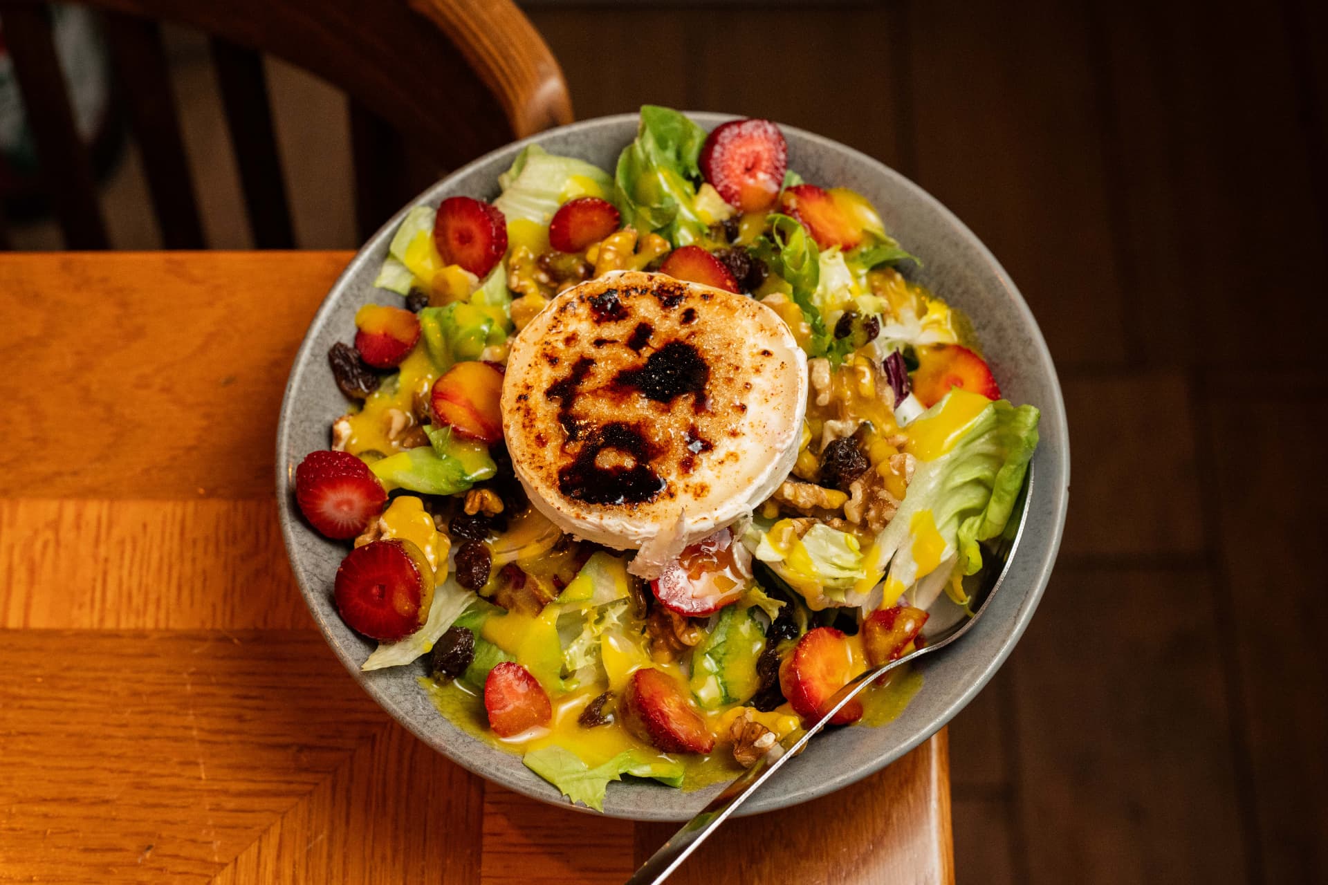 Grilled goat cheese salad with strawberries and walnuts